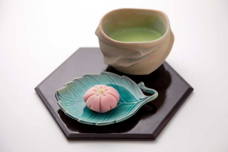 練り切り桜（亀屋良長）370円 × 薄茶