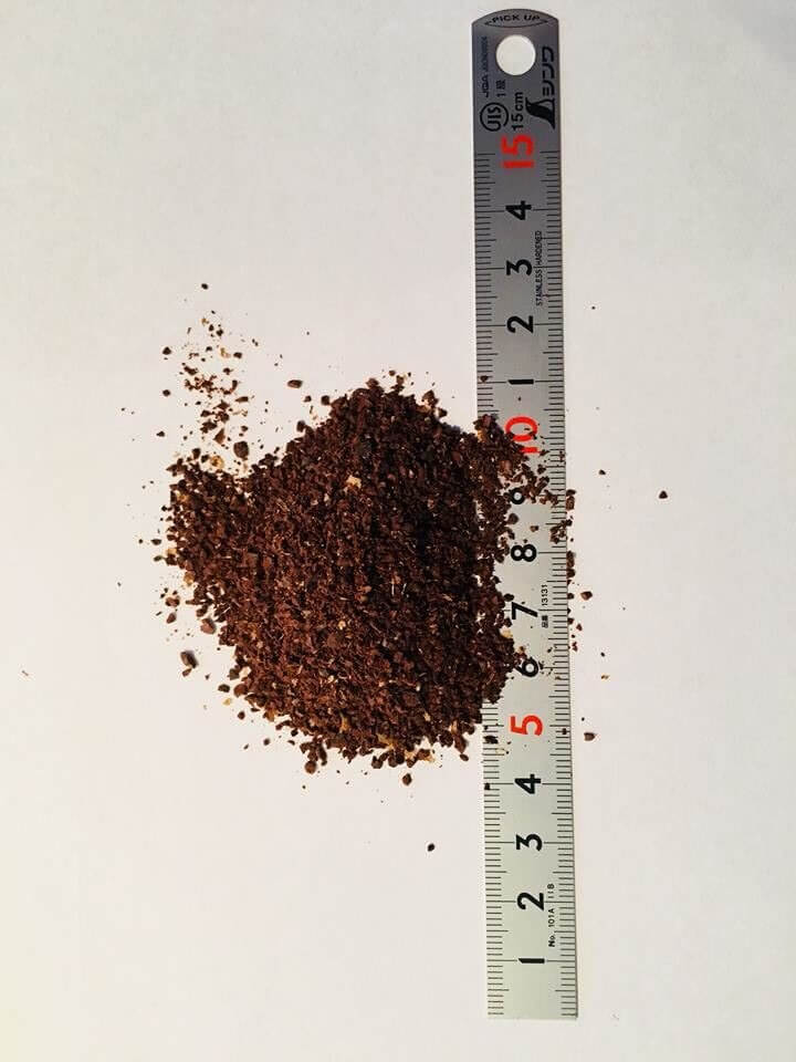 コーヒー豆を計量して挽く