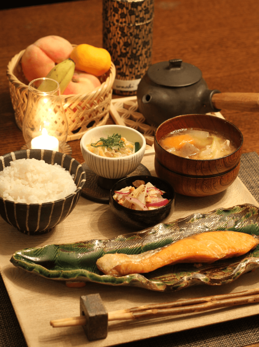 まるで小料理屋さんみたいなほっこり感! ポイントはテイストをそろえた器の「重ね使い」